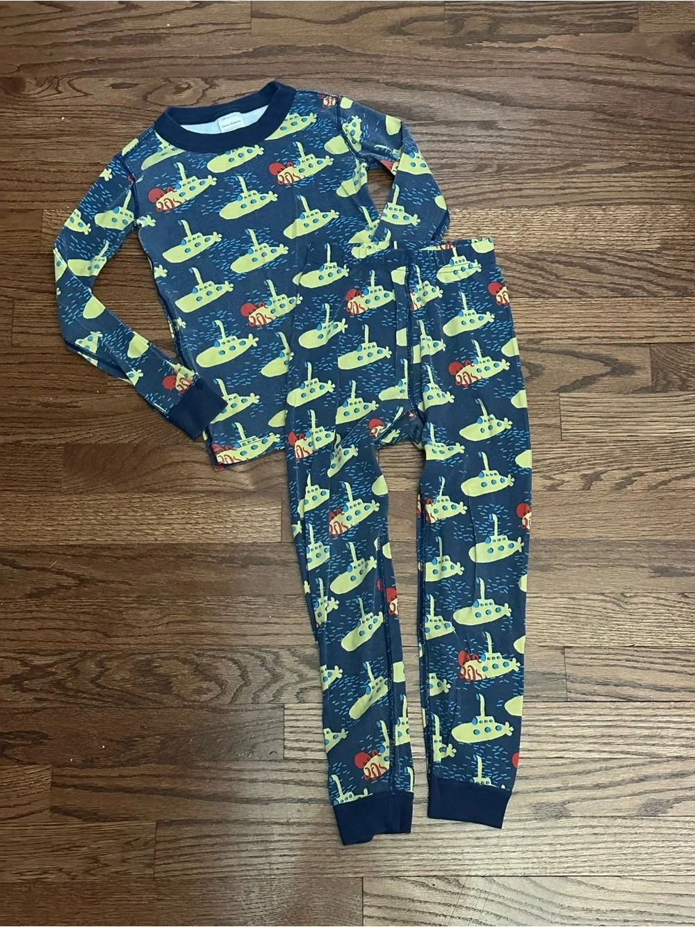 Hanna Andersson Navy Kids Pajama Set size 6/7 with Yellow & Red Submarine Print